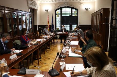 Reunión del Consejo de Consumidores y Usuarios (CCU) con la presencia del ministro 