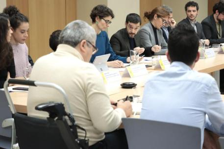 Pablo Bustinduy y Mónica García con miembros de asociaciones de ELA 