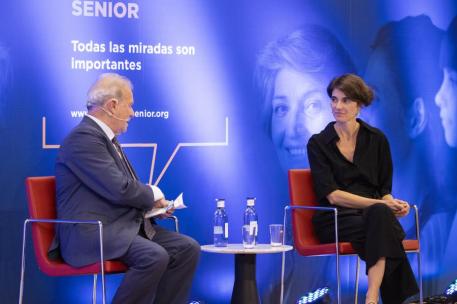 Rosa Martínez (derecha) durante la conversación con Manuel Campos Vidal (izquierda)